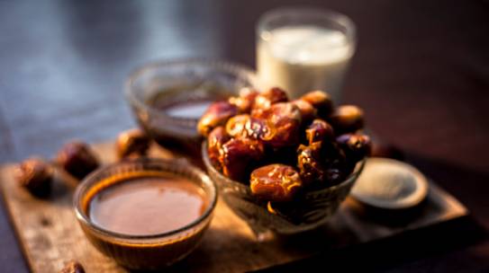 Dates and Milk Mask